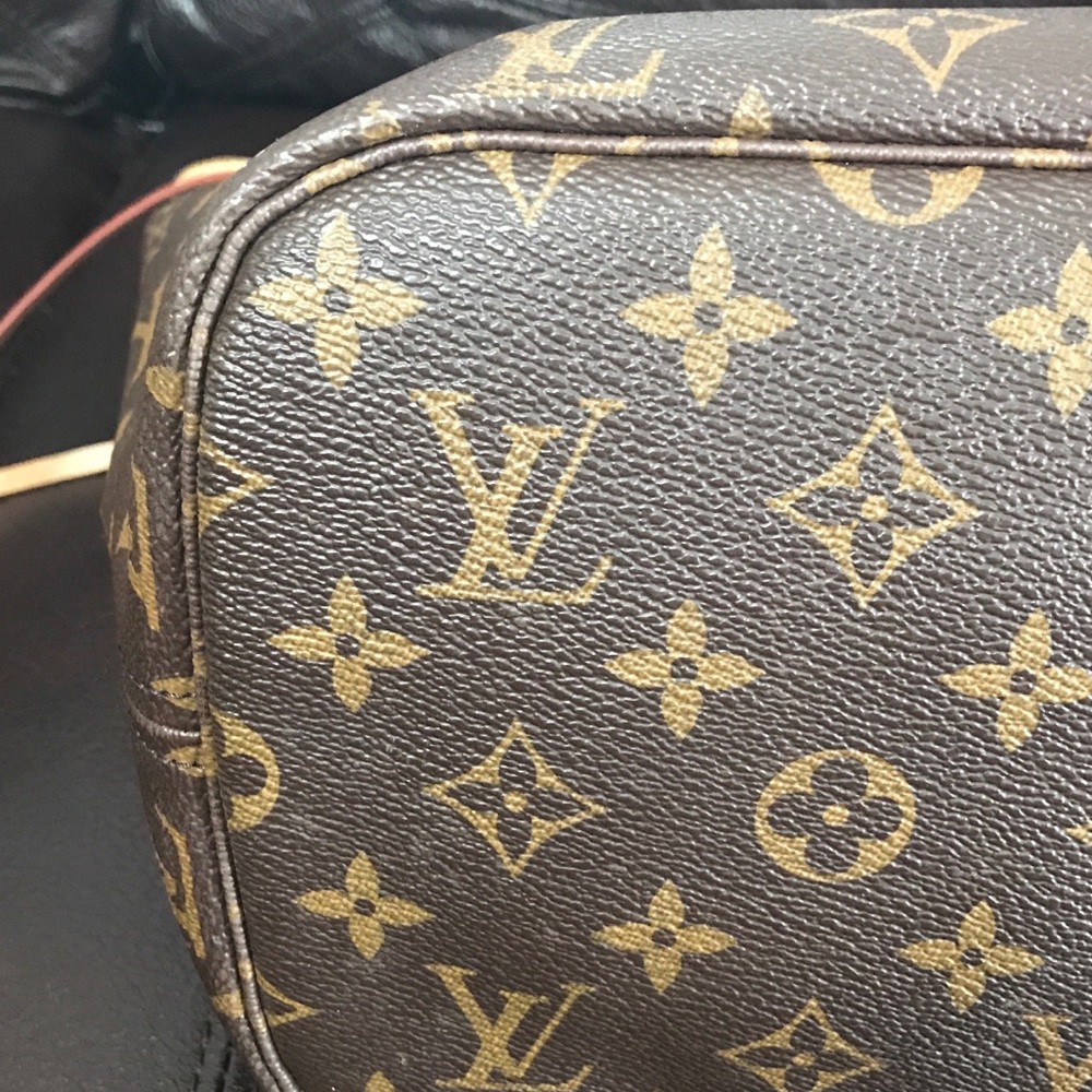 SOLD! Extra pics of bottom of LV Neverfull
